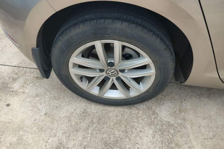 Used Volkswagen Golf 2018 1.6L Automatic Comfort Model Right Rear Wheel Hub
