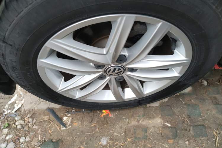 Used Volkswagen Golf 2018 1.6L Automatic Comfort Model Right Rear Wheel Hub