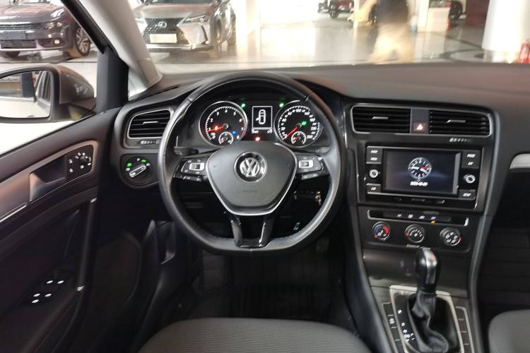 Used Volkswagen Golf 2018 230TSI Automatic Comfort Model Steering Wheel