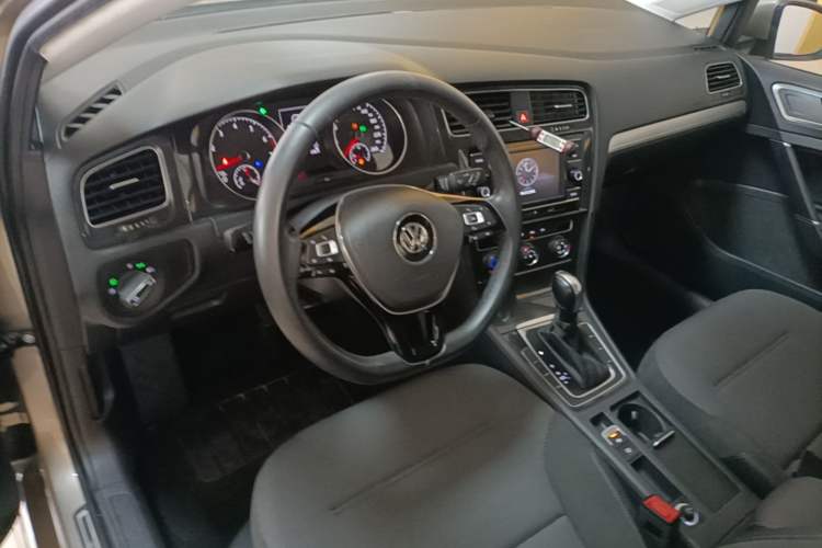 Used Volkswagen Golf 2018 1.6L Automatic Comfort Model Steering Wheel