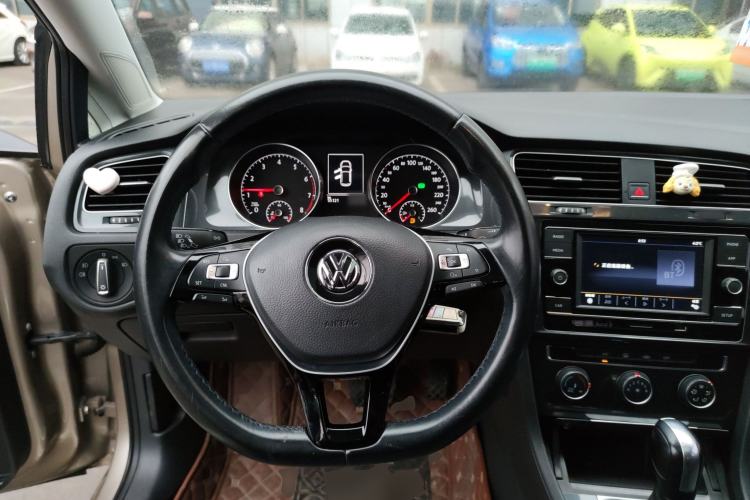 Used Volkswagen Golf 2018 1.6L Automatic Comfort Model Steering Wheel