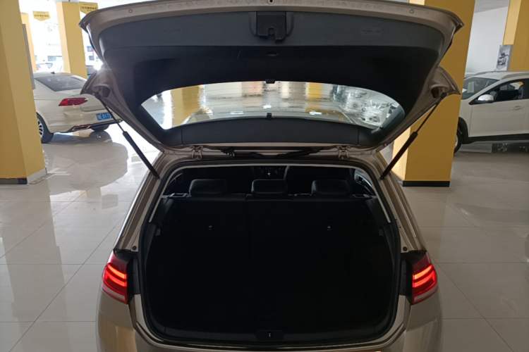 Used Volkswagen Golf 2018 1.6L Automatic Comfort Model Trunk