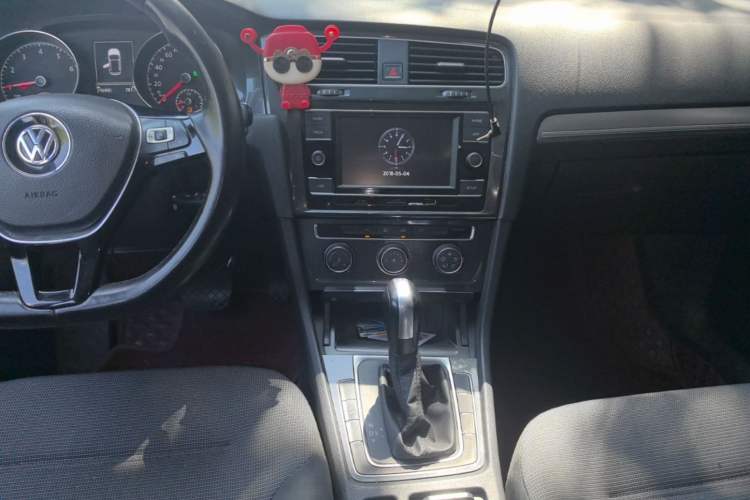 Used Volkswagen Golf 2018 230TSI Automatic Comfort Model Audio And AC Panel