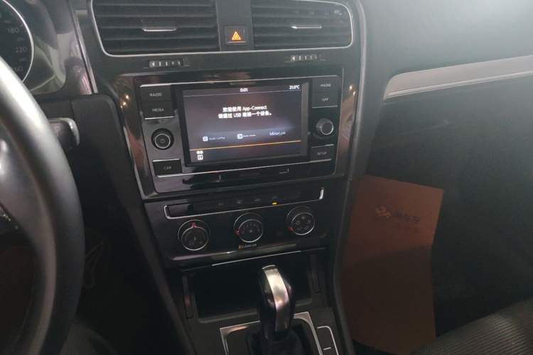 Used Volkswagen Golf 2018 230TSI Automatic Comfort Model Audio And AC Panel