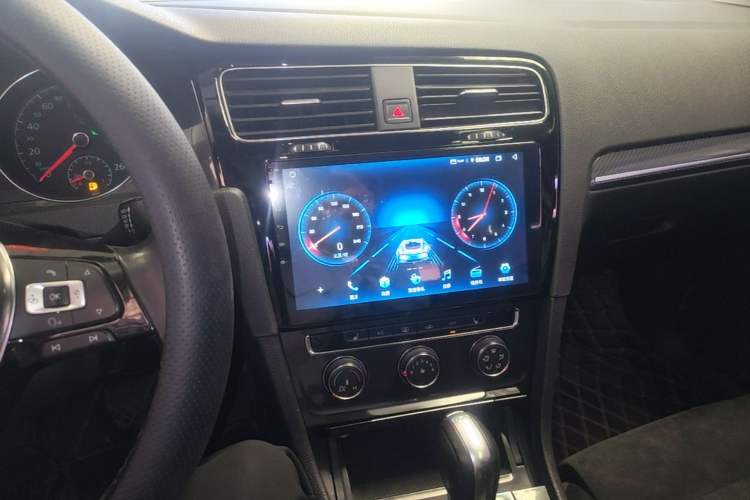 Used Volkswagen Golf 2018 230TSI Automatic Luxury Version Audio And AC Panel