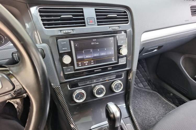 Used Volkswagen Golf 2018 230TSI Automatic Comfort Model Audio And AC Panel