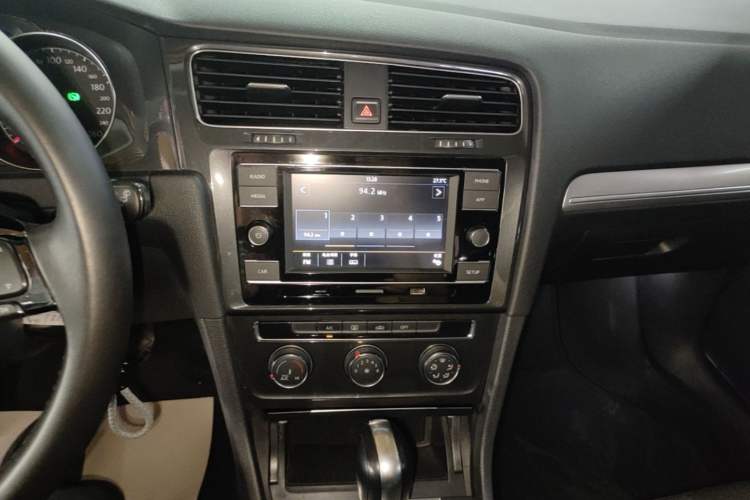 Used Volkswagen Golf 2018 1.6L Automatic Comfort Model Audio And AC Panel