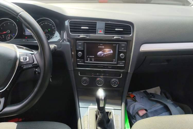 Used Volkswagen Golf 2018 230TSI Automatic Comfort Model Audio And AC Panel