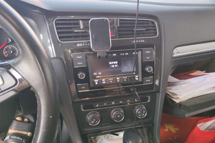 Used Volkswagen Golf 2018 230TSI Automatic Luxury Version Audio And AC Panel