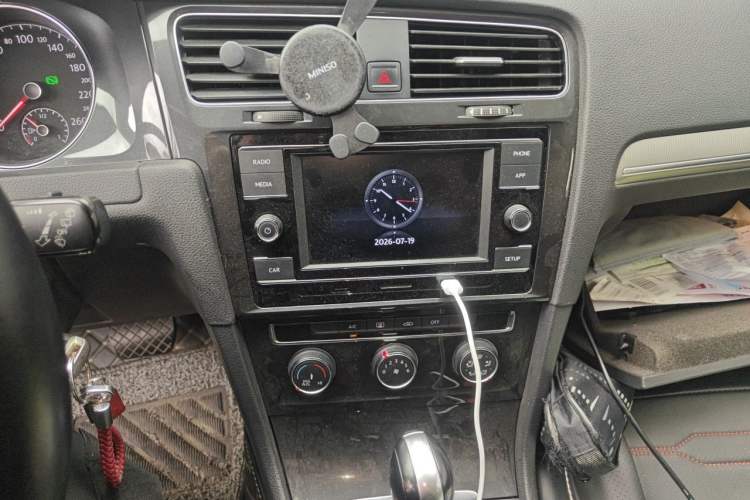 Used Volkswagen Golf 2018 1.6L Automatic Comfort Model Audio And AC Panel
