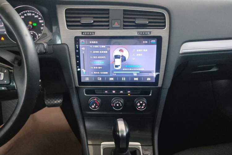 Used Volkswagen Golf 2018 1.6L Automatic Comfort Model Audio And AC Panel