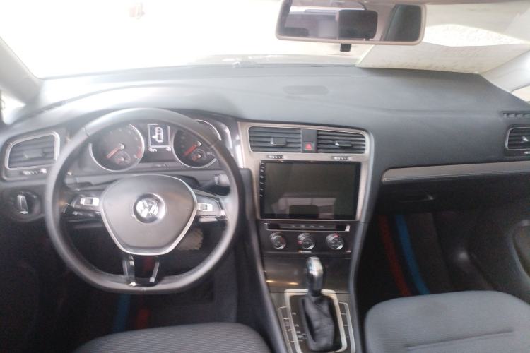 Used Volkswagen Golf 2018 230TSI Automatic Comfort Model Center Console