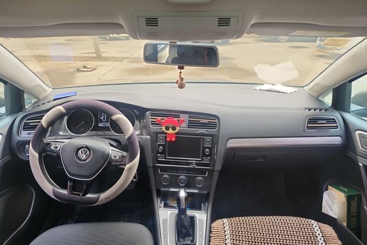 Used Volkswagen Golf 2018 1.6L Automatic Comfort Model Center Console