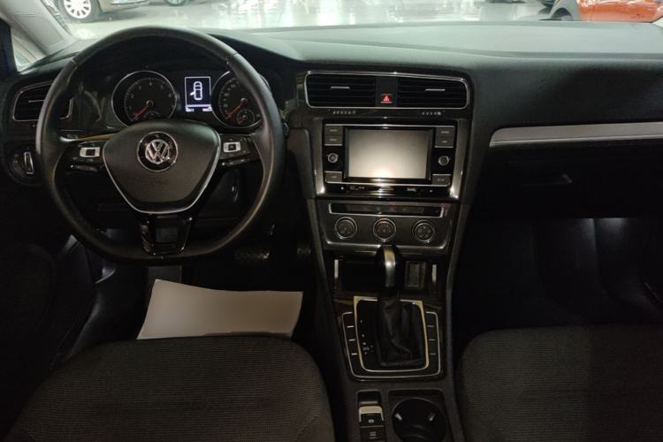 Used Volkswagen Golf 2018 1.6L Automatic Comfort Model Center Console