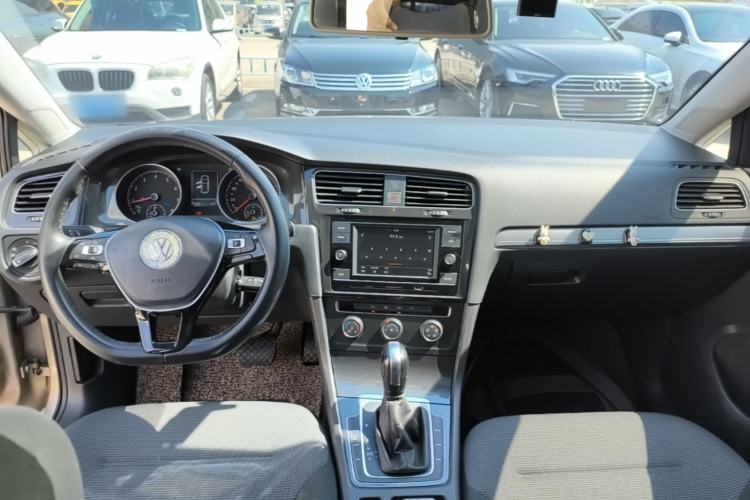 Used Volkswagen Golf 2018 230TSI Automatic Comfort Model Center Console