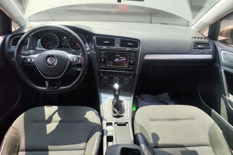 Used Volkswagen Golf 2018 230TSI Automatic Comfort Model Center Console