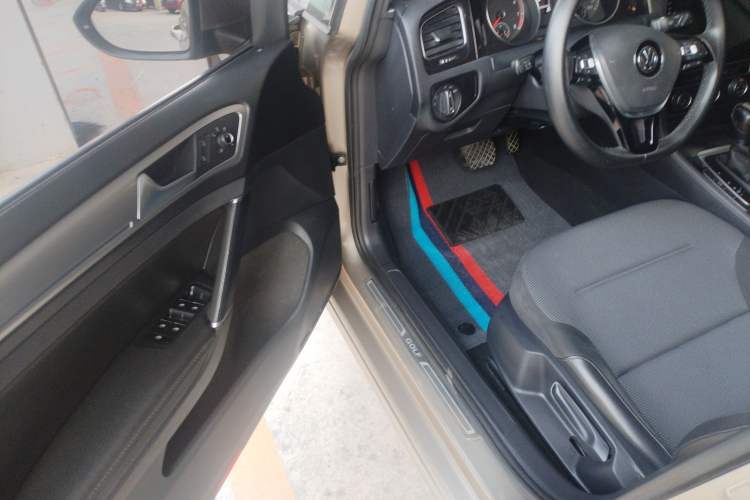 Used Volkswagen Golf 2018 230TSI Automatic Comfort Model Driver Seat