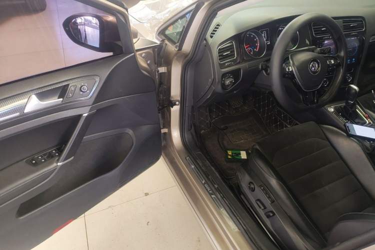 Used Volkswagen Golf 2018 230TSI Automatic Luxury Version Driver Seat