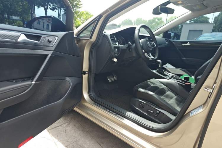 Used Volkswagen Golf 2018 230TSI Automatic Luxury Version Driver Seat