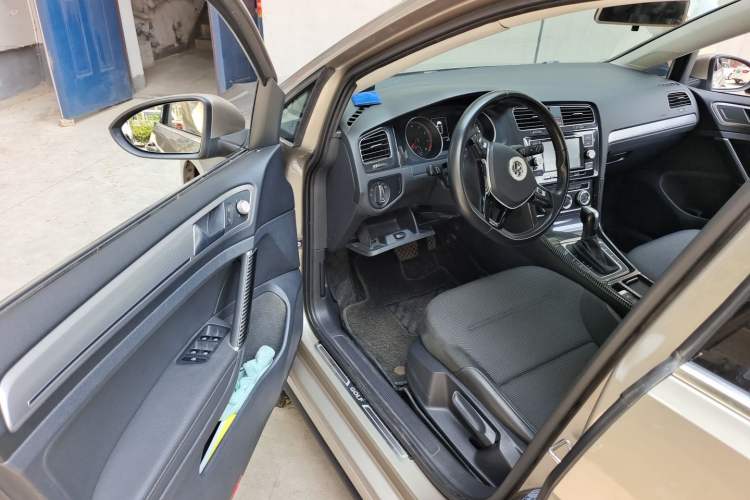 Used Volkswagen Golf 2018 230TSI Automatic Comfort Model Driver Seat