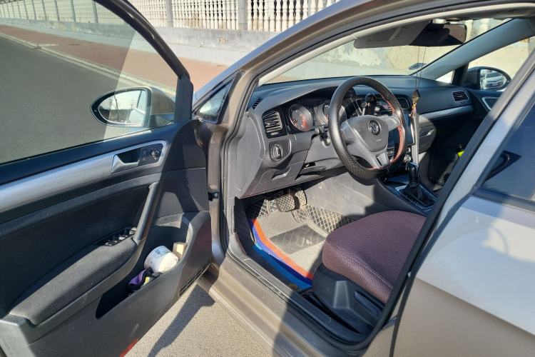 Used Volkswagen Golf 2018 1.6L Automatic Fashion Model Driver Seat