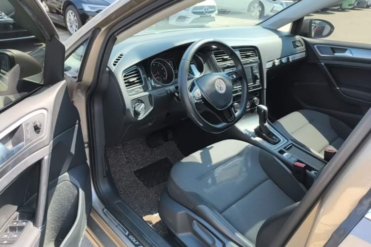Used Volkswagen Golf 2018 230TSI Automatic Comfort Model Driver Seat