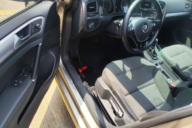 Used Volkswagen Golf 2018 230TSI Automatic Comfort Model Driver Seat