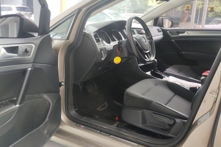 Used Volkswagen Golf 2018 230TSI Automatic Comfort Model Driver Seat