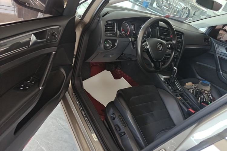 Used Volkswagen Golf 2018 230TSI Automatic Luxury Version Driver Seat