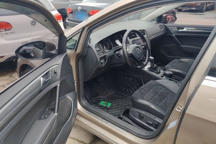 Used Volkswagen Golf 2018 230TSI Automatic Luxury Version Driver Seat