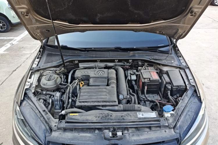 Used Volkswagen Golf 2018 230TSI Automatic Comfort Model Engine Bay