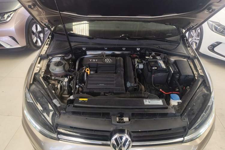 Used Volkswagen Golf 2018 230TSI Automatic Luxury Version Engine Bay
