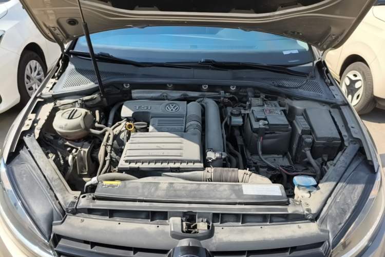 Used Volkswagen Golf 2018 230TSI Automatic Comfort Model Engine Bay