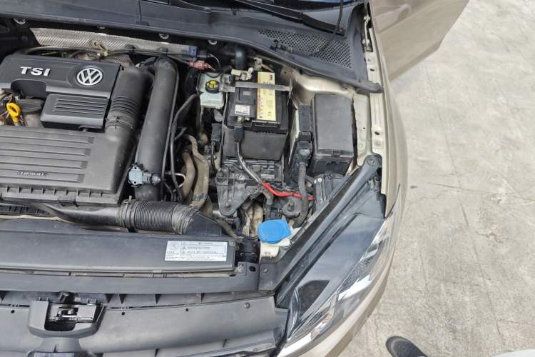 Used Volkswagen Golf 2018 230TSI Automatic Luxury Version Engine Bay Left