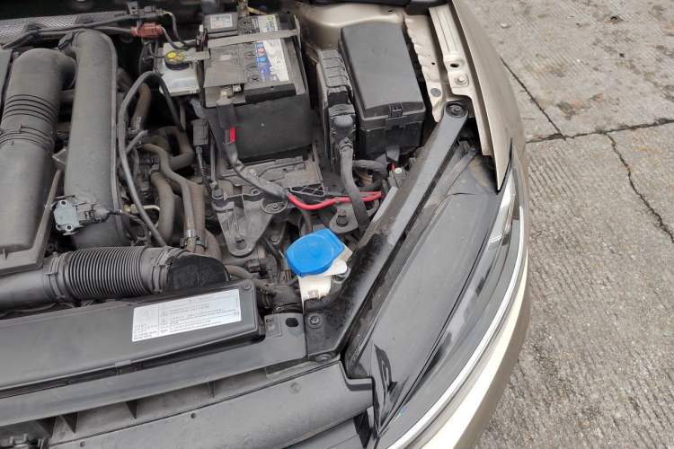 Used Volkswagen Golf 2018 230TSI Automatic Comfort Model Engine Bay Left