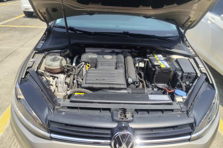 Used Volkswagen Golf 2018 230TSI Automatic Comfort Model Engine Bay