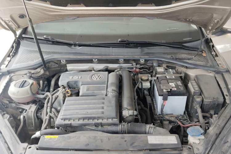 Used Volkswagen Golf 2018 230TSI Automatic Comfort Model Engine Bay