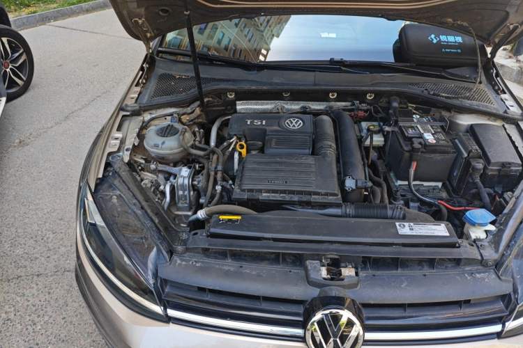 Used Volkswagen Golf 2018 230TSI Automatic Luxury Version Engine Bay Right