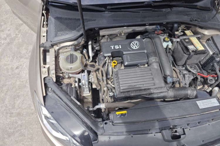 Used Volkswagen Golf 2018 230TSI Automatic Luxury Version Engine Bay Right