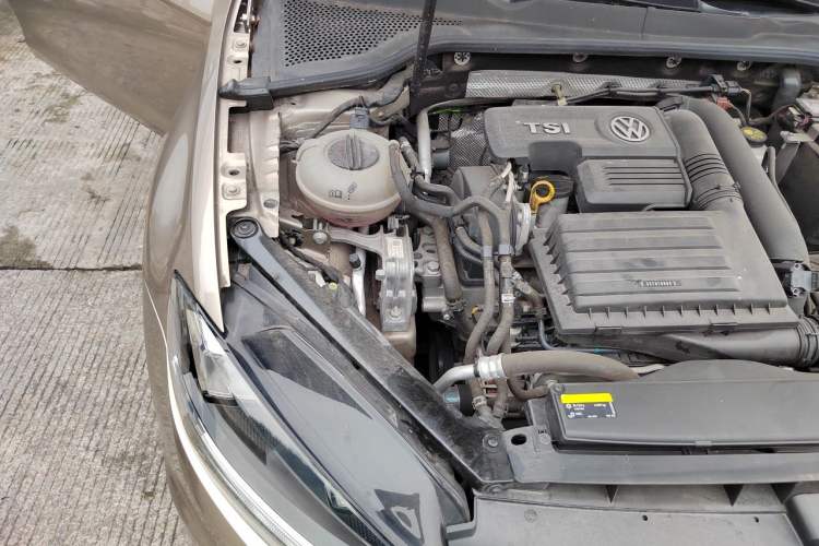 Used Volkswagen Golf 2018 230TSI Automatic Comfort Model Engine Bay Right