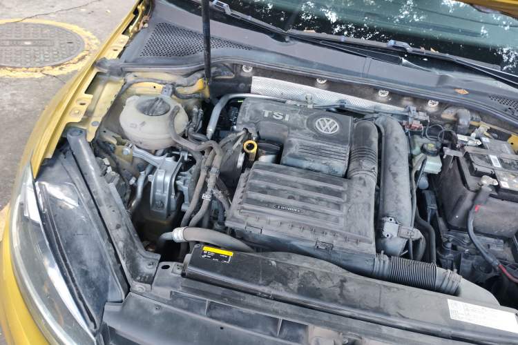 Used Volkswagen Golf 2018 230TSI Automatic Luxury Version Engine Bay Right