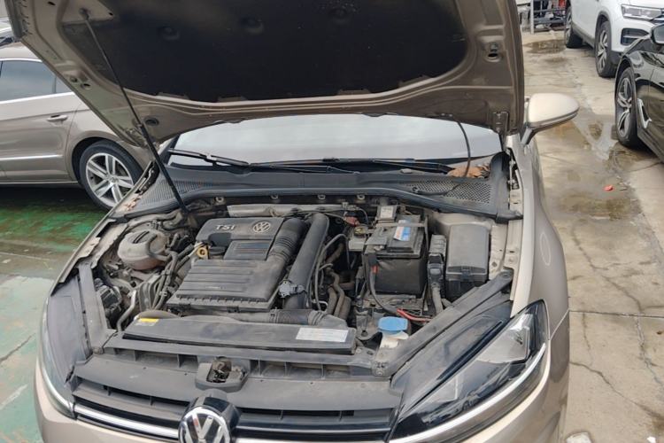 Used Volkswagen Golf 2018 230TSI Automatic Luxury Version Engine Bay