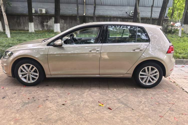 Used Volkswagen Golf 2018 1.6L Automatic Comfort Model Exterior 3