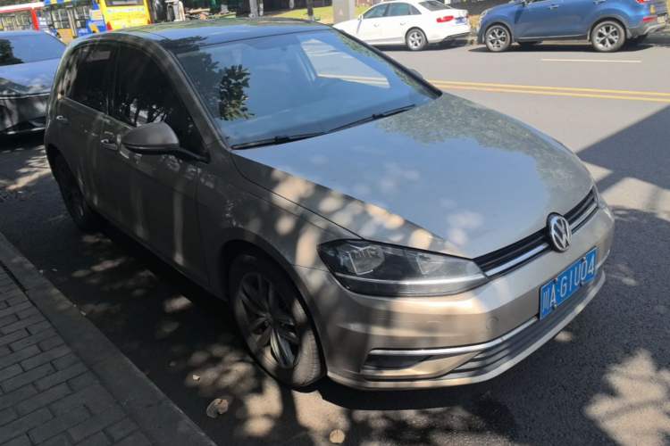 Used Volkswagen Golf 2018 230TSI Automatic Comfort Model Front Right 45 Deg
