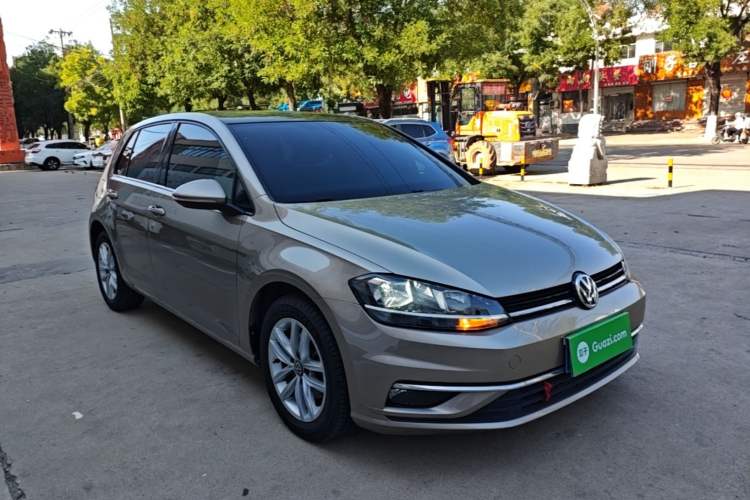 Used Volkswagen Golf 2018 230TSI Automatic Comfort Model Front Right 45 Deg