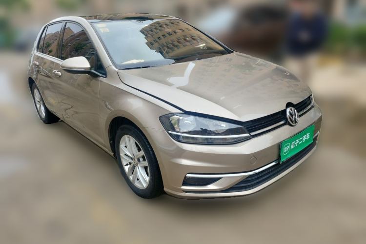Used Volkswagen Golf 2018 1.6L Automatic Comfort Model Front Right 45 Deg