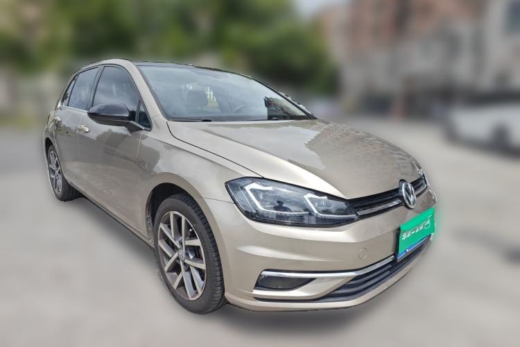 Used Volkswagen Golf 2018 230TSI Automatic Luxury Version Front Right 45 Deg
