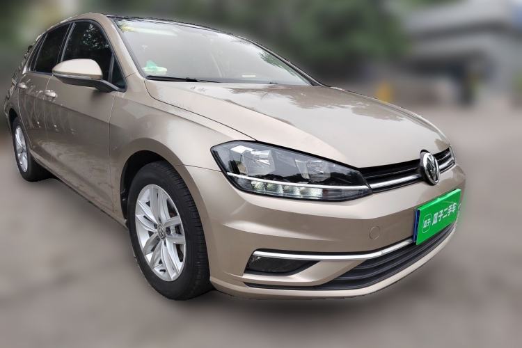 Used Volkswagen Golf 2018 230TSI Automatic Comfort Model Front Right 45 Deg