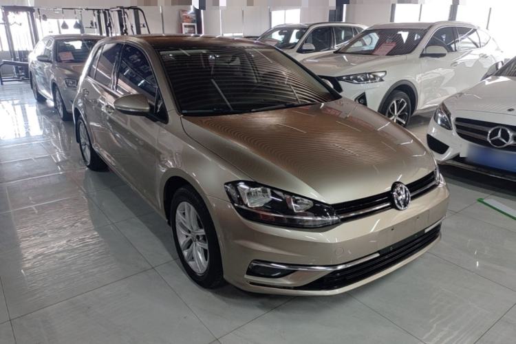 Used Volkswagen Golf 2018 1.6L Automatic Comfort Model Front Right 45 Deg