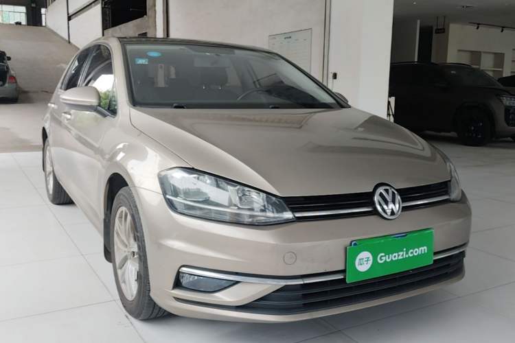 Used Volkswagen Golf 2018 230TSI Automatic Comfort Model Front Right 45 Deg